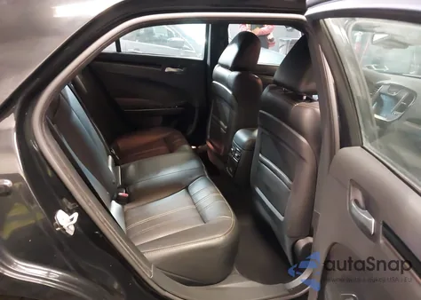 2018 Chrysler 300 300S Awd z USA, uszkodzony, nr VIN 2C3CCAGGXJH309098